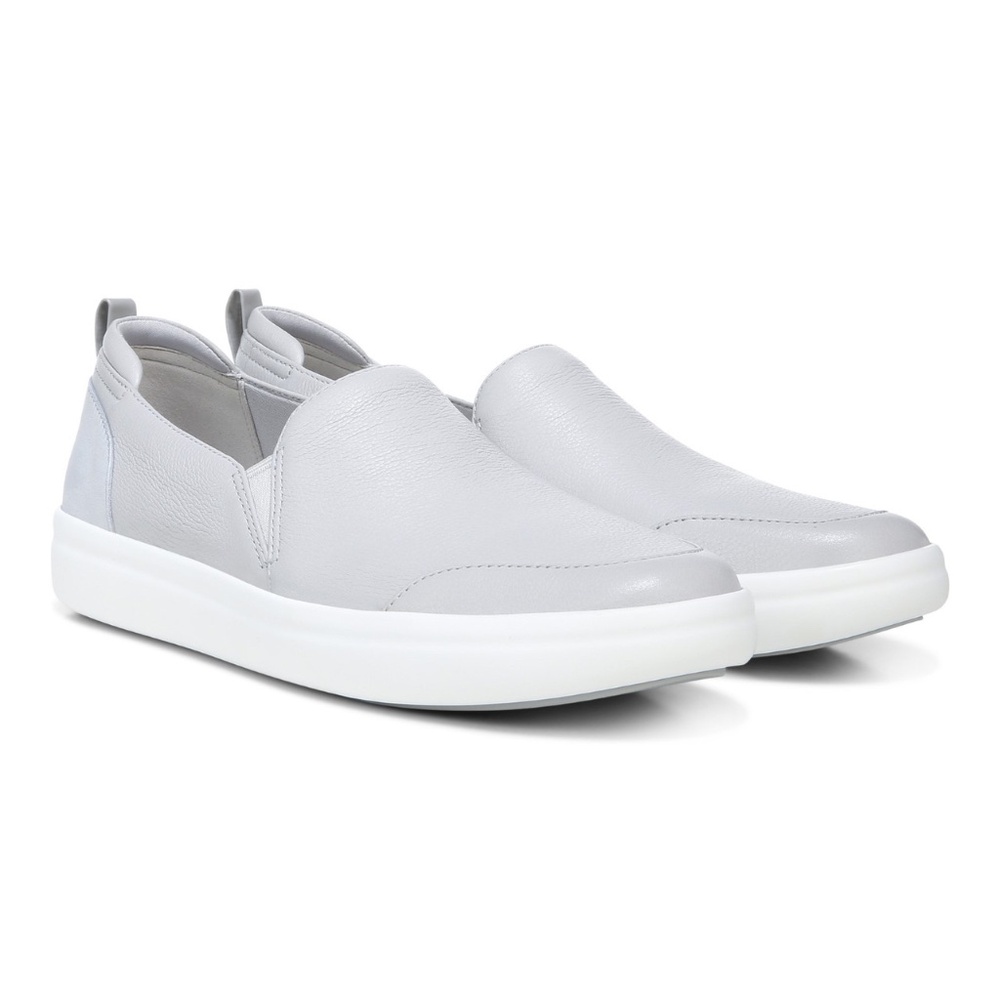 Vionic Penelope slip on, size 9.5 vapor/grey color